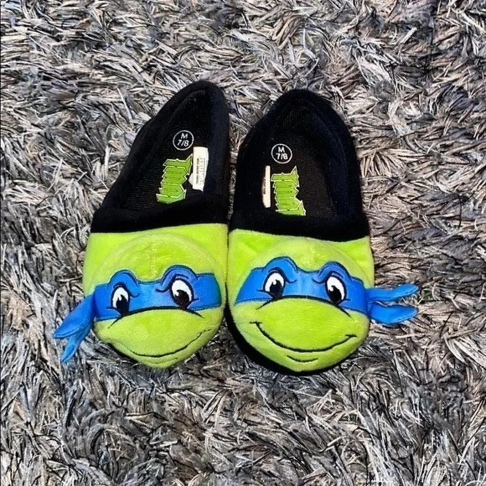 TMNT slippers toddler gently used 7/8.
